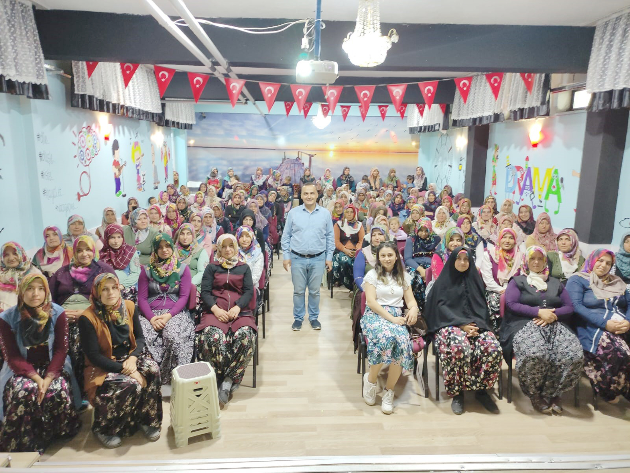 Aile Okulu ve Gençlik Okulu seminerleri sürüyor