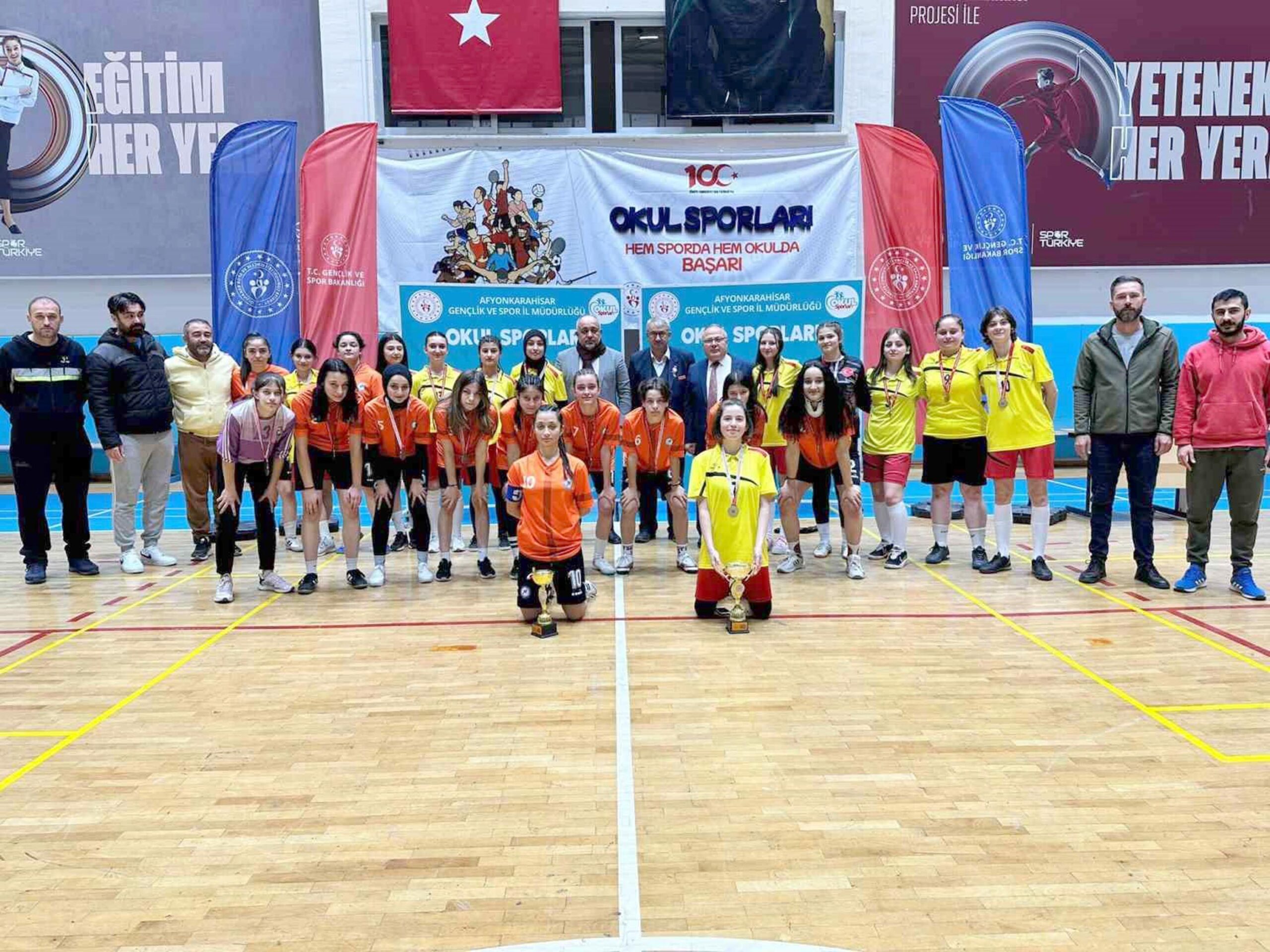 Genç Kızlar Futsal müsabakalarında Atatürk Anadolu Lisesi birinci oldu