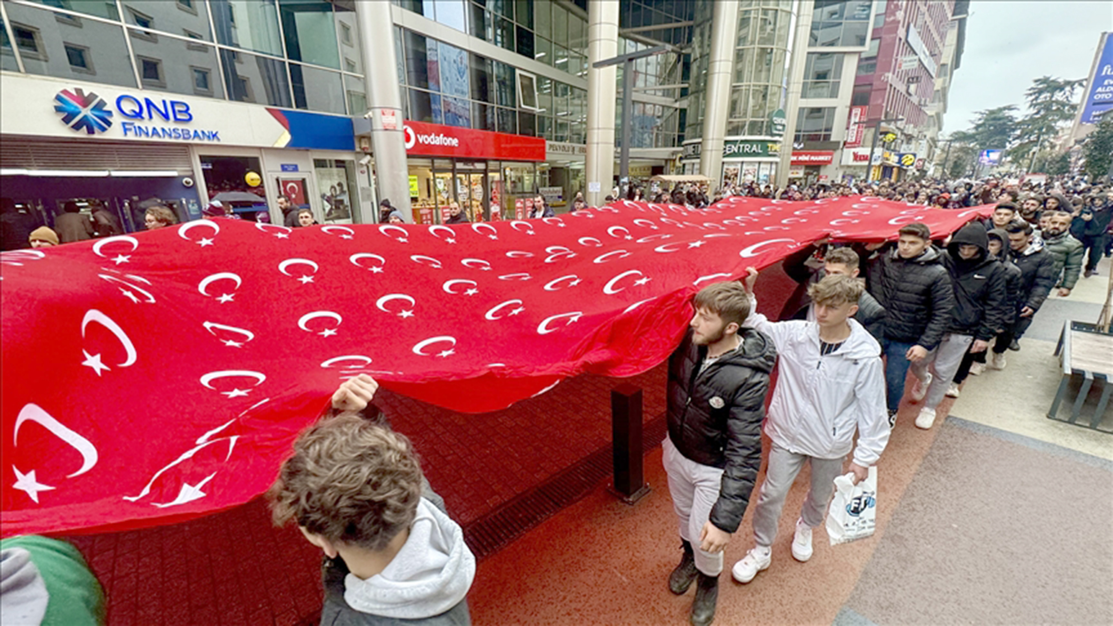 Trabzonsporlu taraftarlardan TERÖRE TEPKİ YÜRÜYÜŞÜ