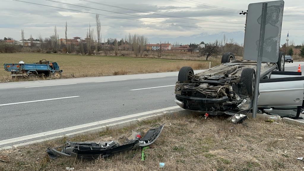 Patpat ile çarpışan otomobilde 3 kişi yaralandı