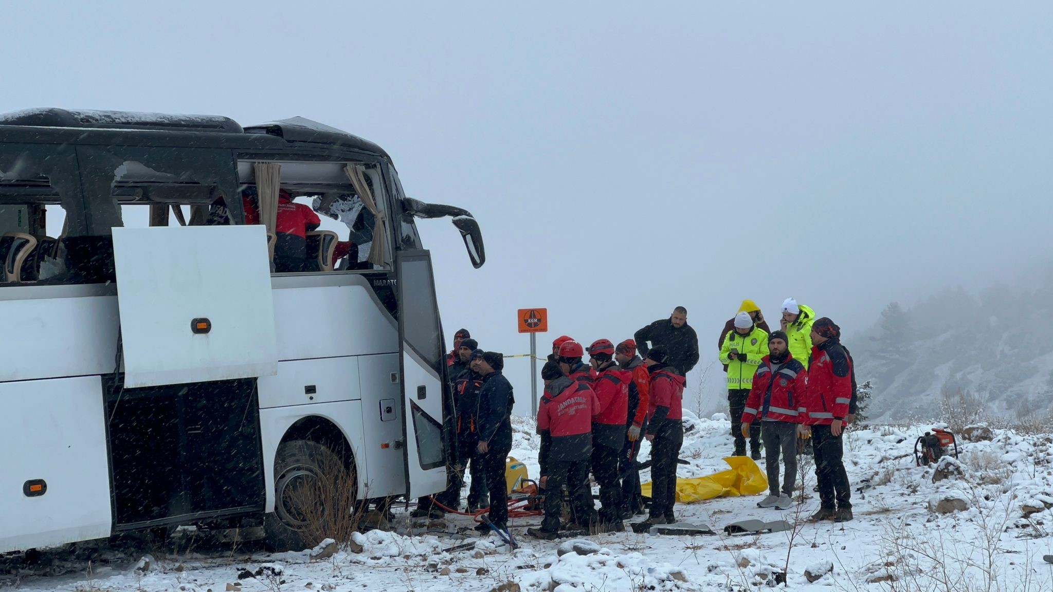 Kaza : 2 ölü, 8 yaralı!