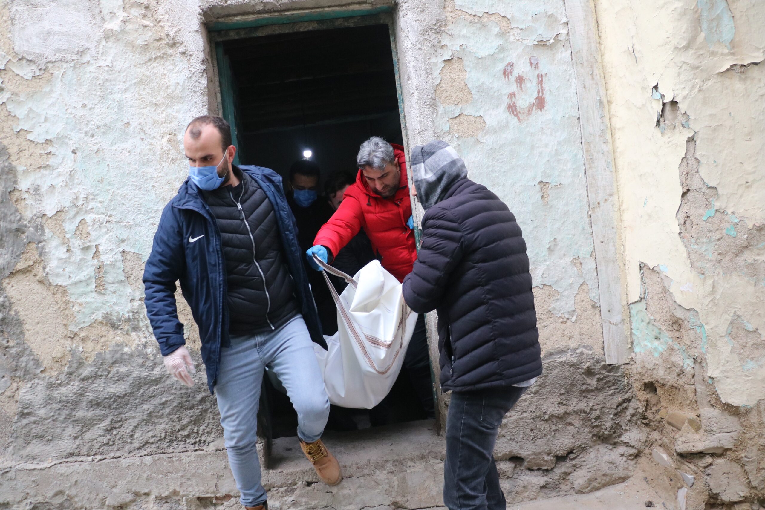 Afyon’da iki arkadaştan biri ölü, diğeri ise bilinci kapalı halde bulundu