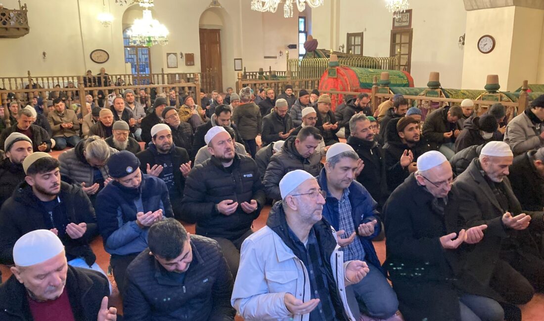 Afyonkarahisar Mevlevi Camii’nde sabah