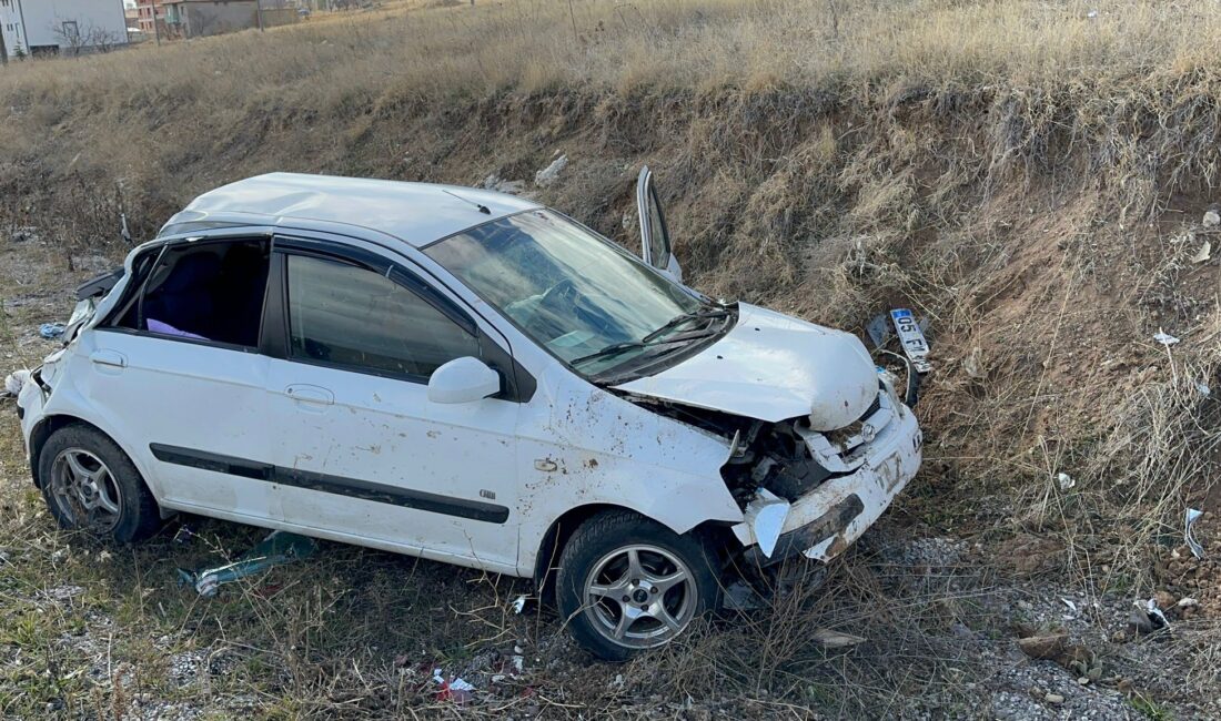 Afyonkarahisar’da sürücüsünün yolda uçan