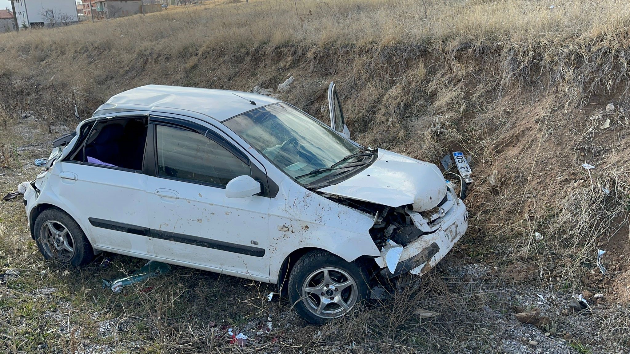 Yolda uçan poşet kazaya neden oldu, 3 kişi yaralandı