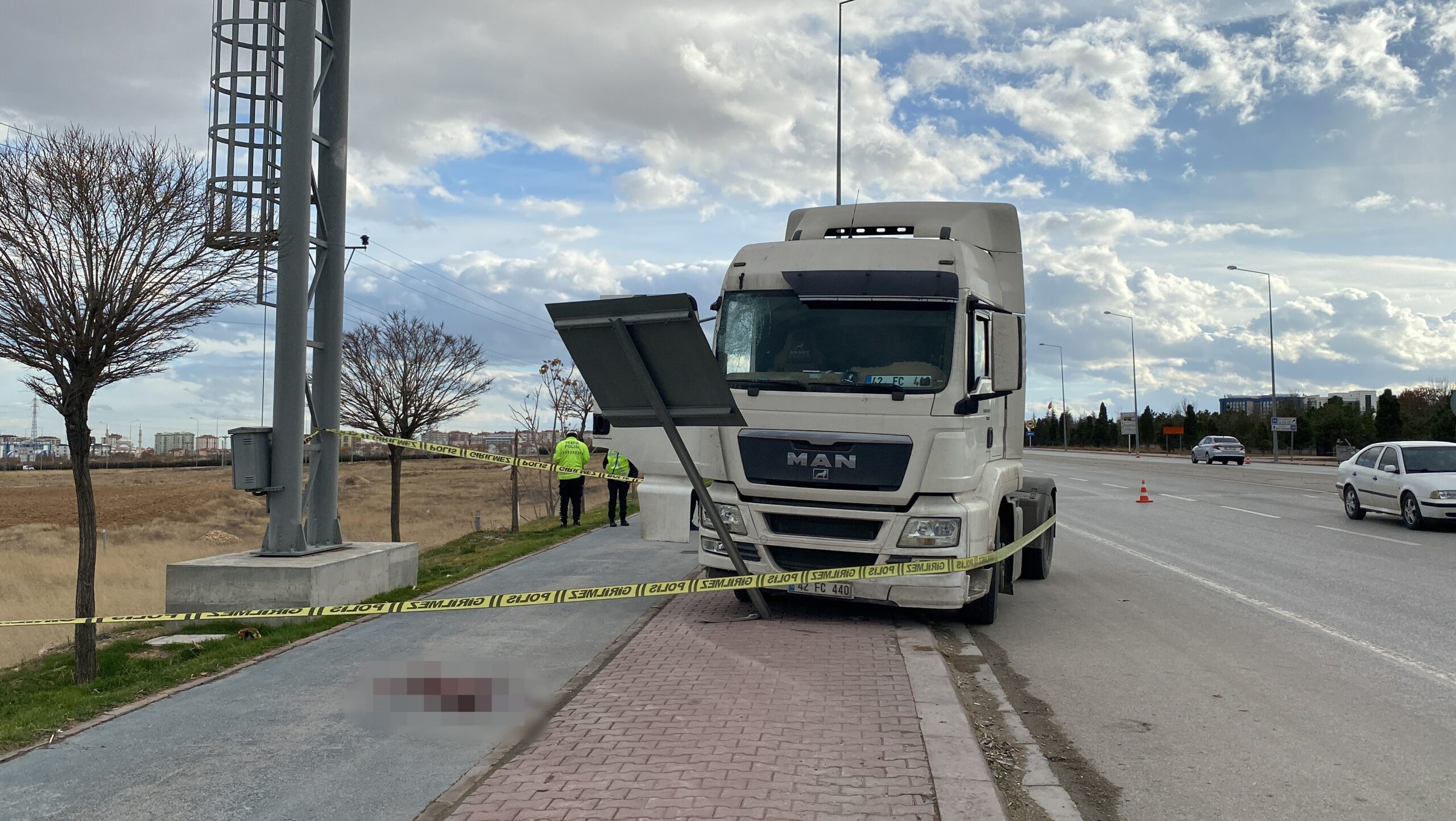 Konya’da başına levha çarpan tır sürücüsü hayatını kaybetti