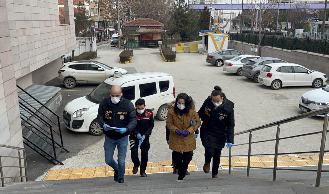 Eskişehir’de halası Naciye Yılmaztürk’ü