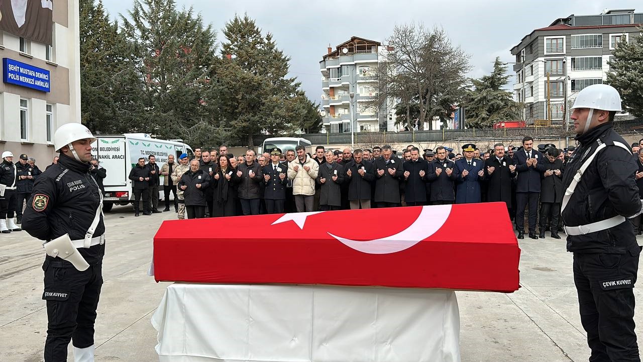 Sakarya’daki kazada şehit olan polis memuru Cengiz Parlak Merzifon’da defnedildi