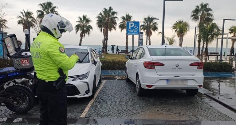 Antalya’da engelli otoparkını kullanan 625 sürücüye ceza yazıldı