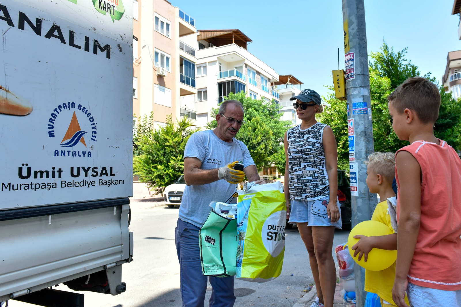 Muratpaşa’da ev ekonomisine ek kaynak: Çevreci Komşu Kart