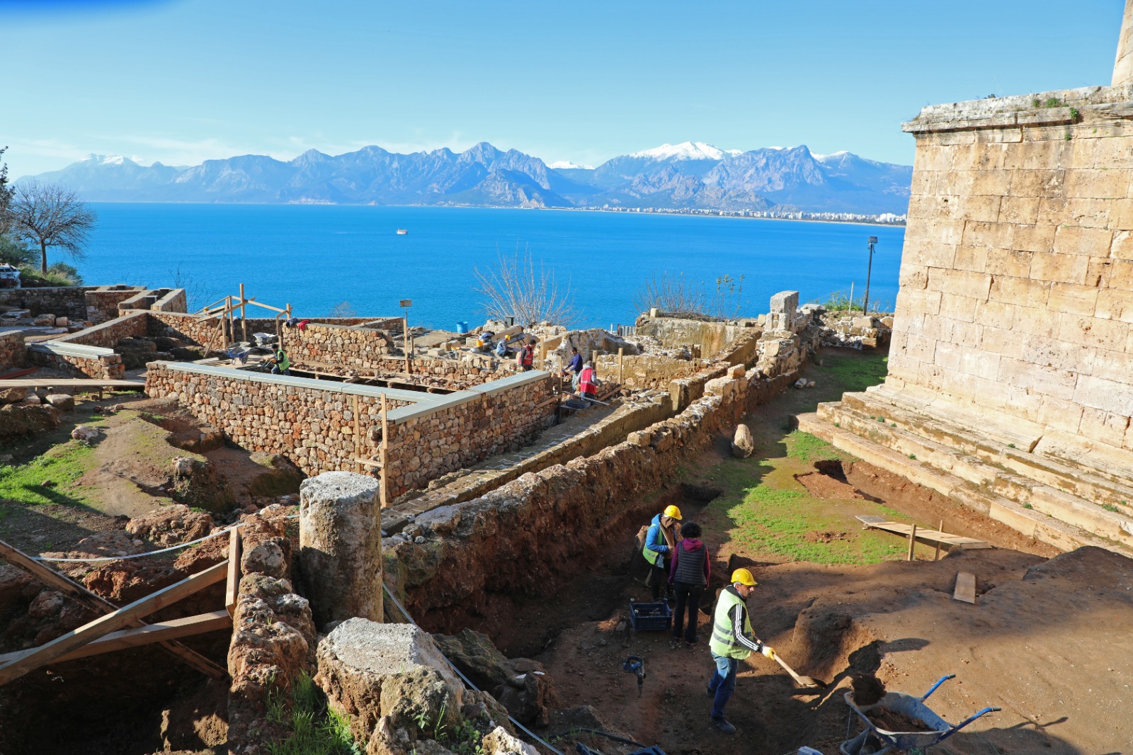 Antalya Hıdırlık Kulesi çevresine seyir terası projesi ilerliyor