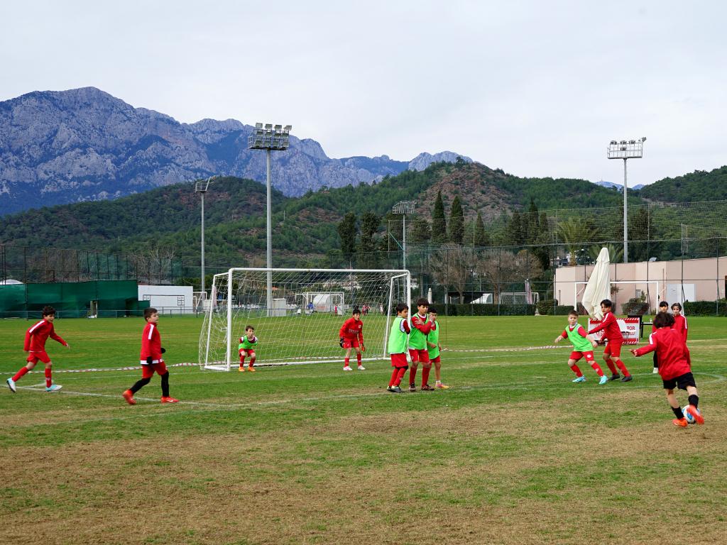 Antalyaspor Futbol Okulları Gelişim ve Kış Kampı’nı Tamamladı!