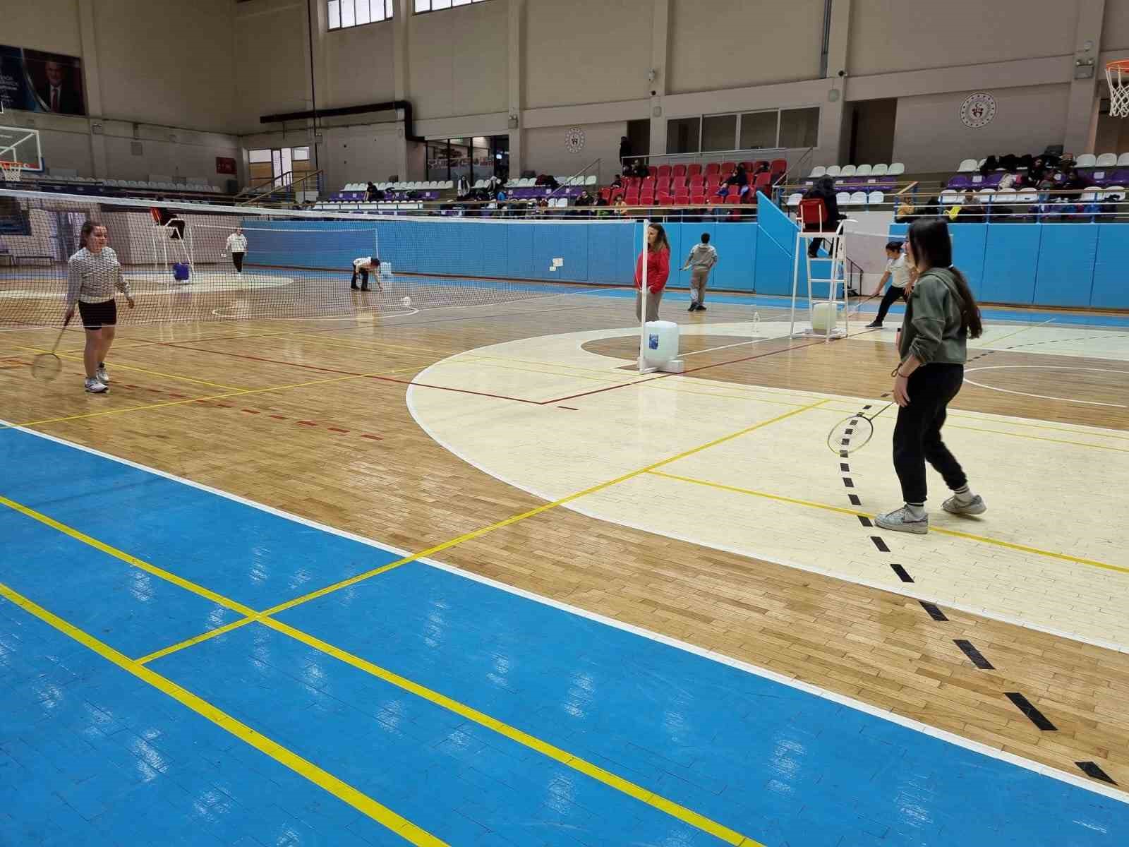 Badminton turnuvası sona erdi