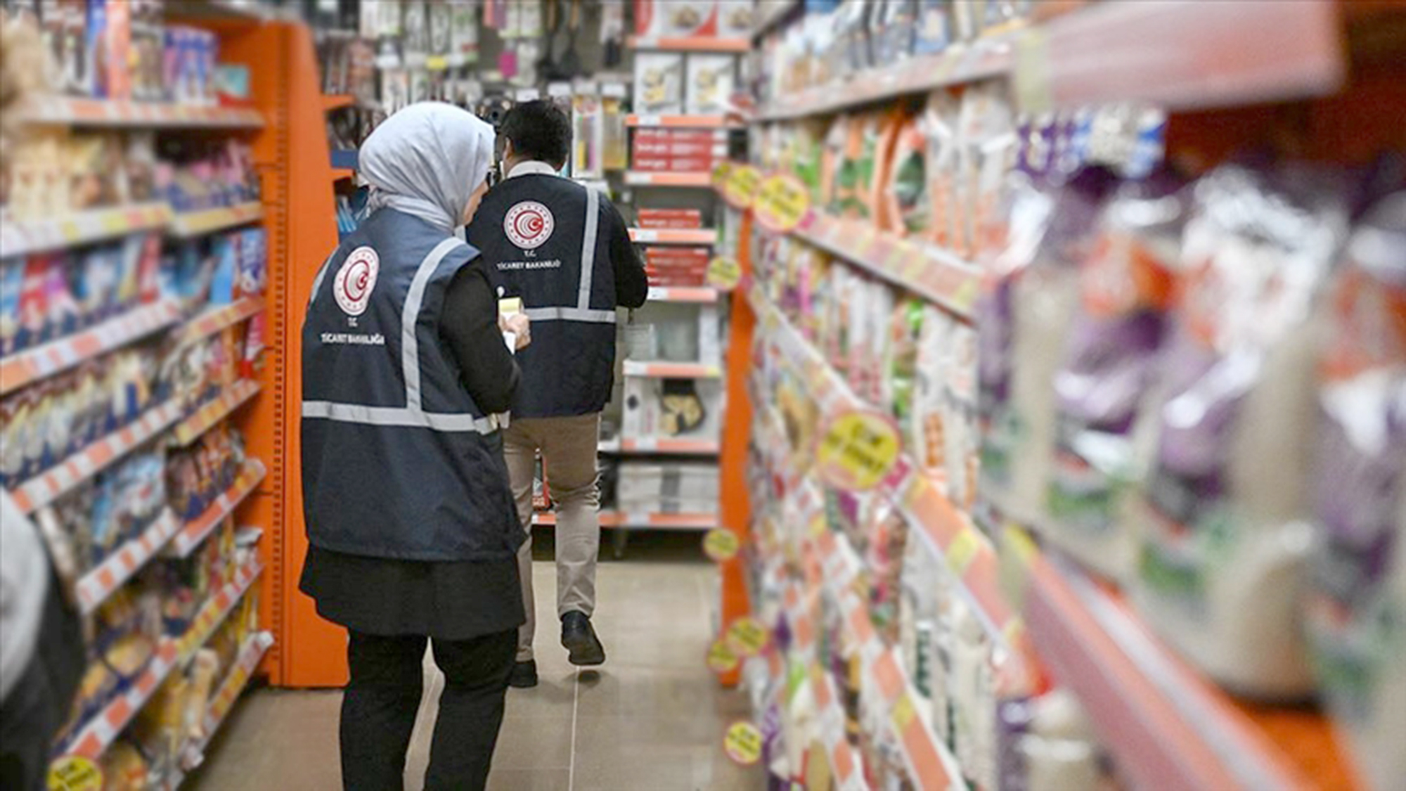 Fahiş fiyat ve stokçuluk yapanlara geçit verilmedi