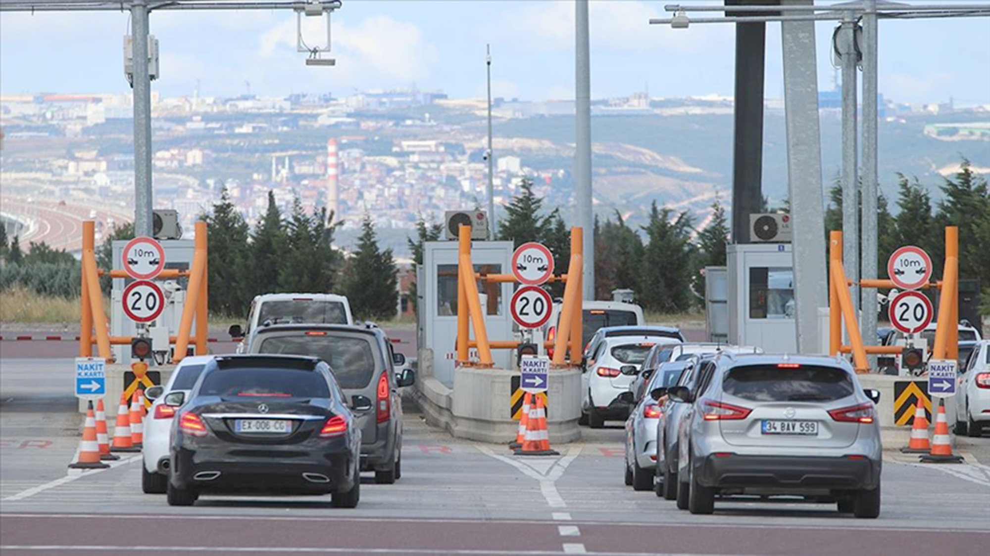 Boğaz köprüleri ve otoyol geçiş ücretleri arttı