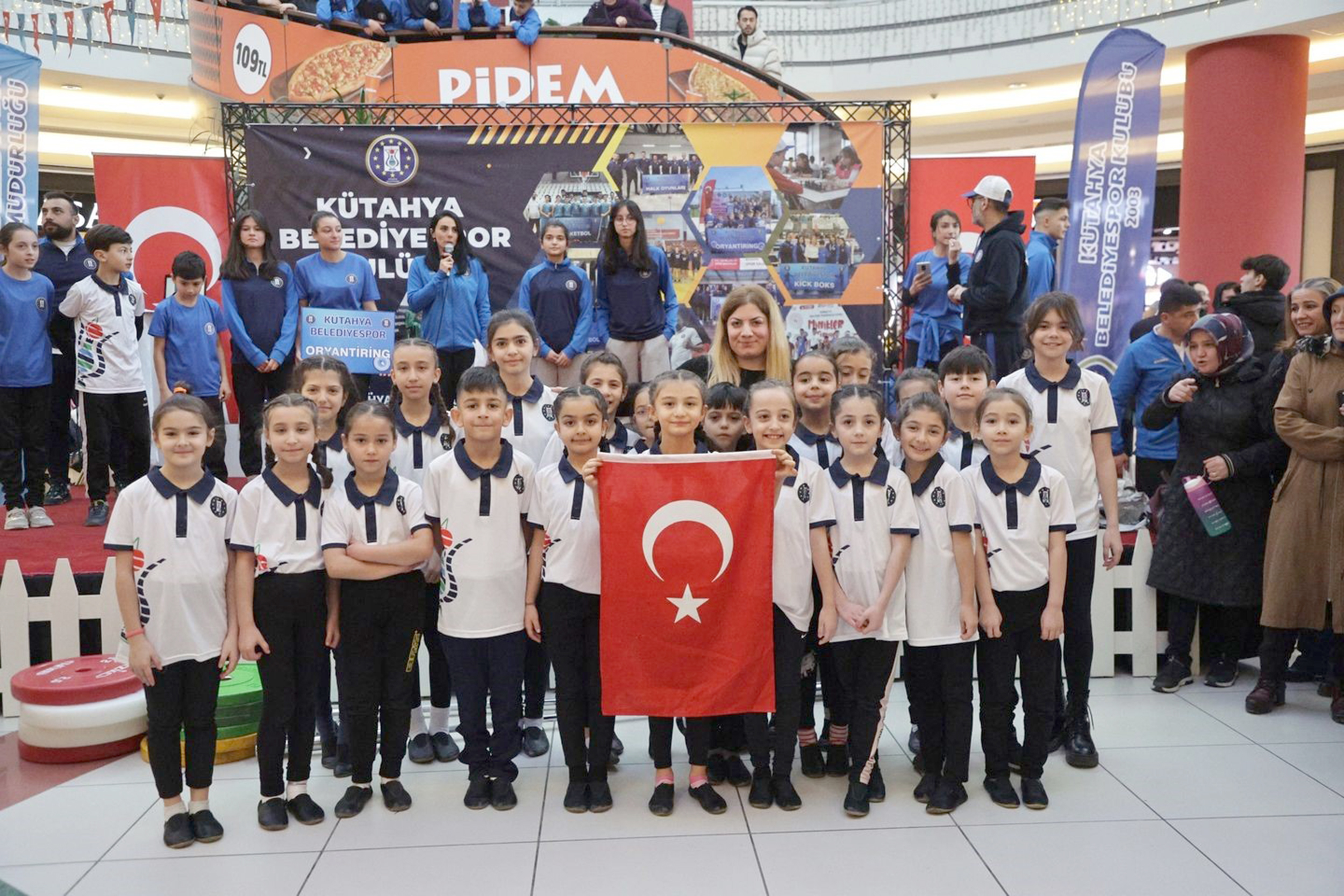 Kütahya Belediyespor Kulübü  sporcuları hünerlerini sergiledi