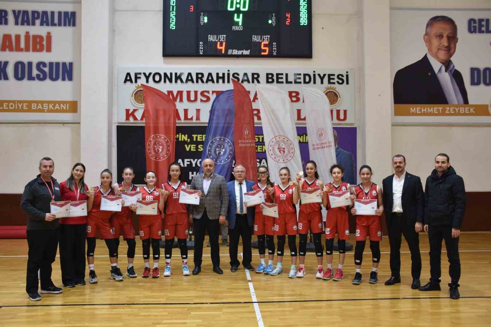 300 sporcunun katıldığı Basketbol Yıldızlar Grup müsabakaları tamamlandı