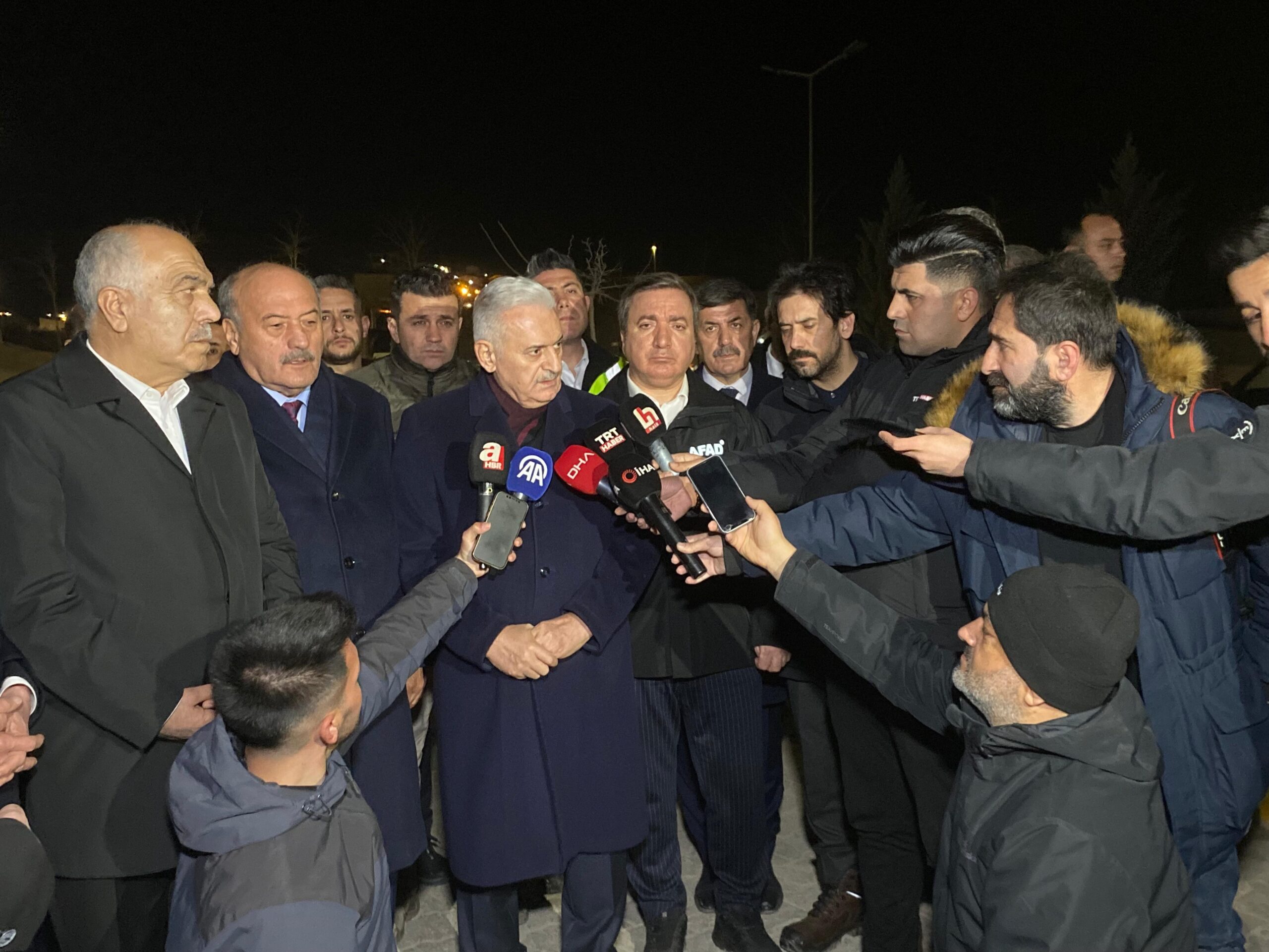 Binali Yıldırım: “Kurtarma çalışmaları gece de termal kameralar yardımıyla devam ediyor”