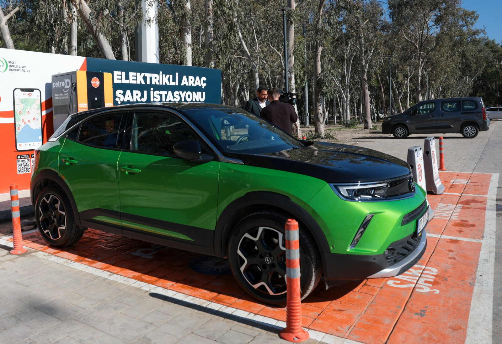 Büyükşehir Belediyesi 25 elektrikli araç şarj istasyonu kurdu