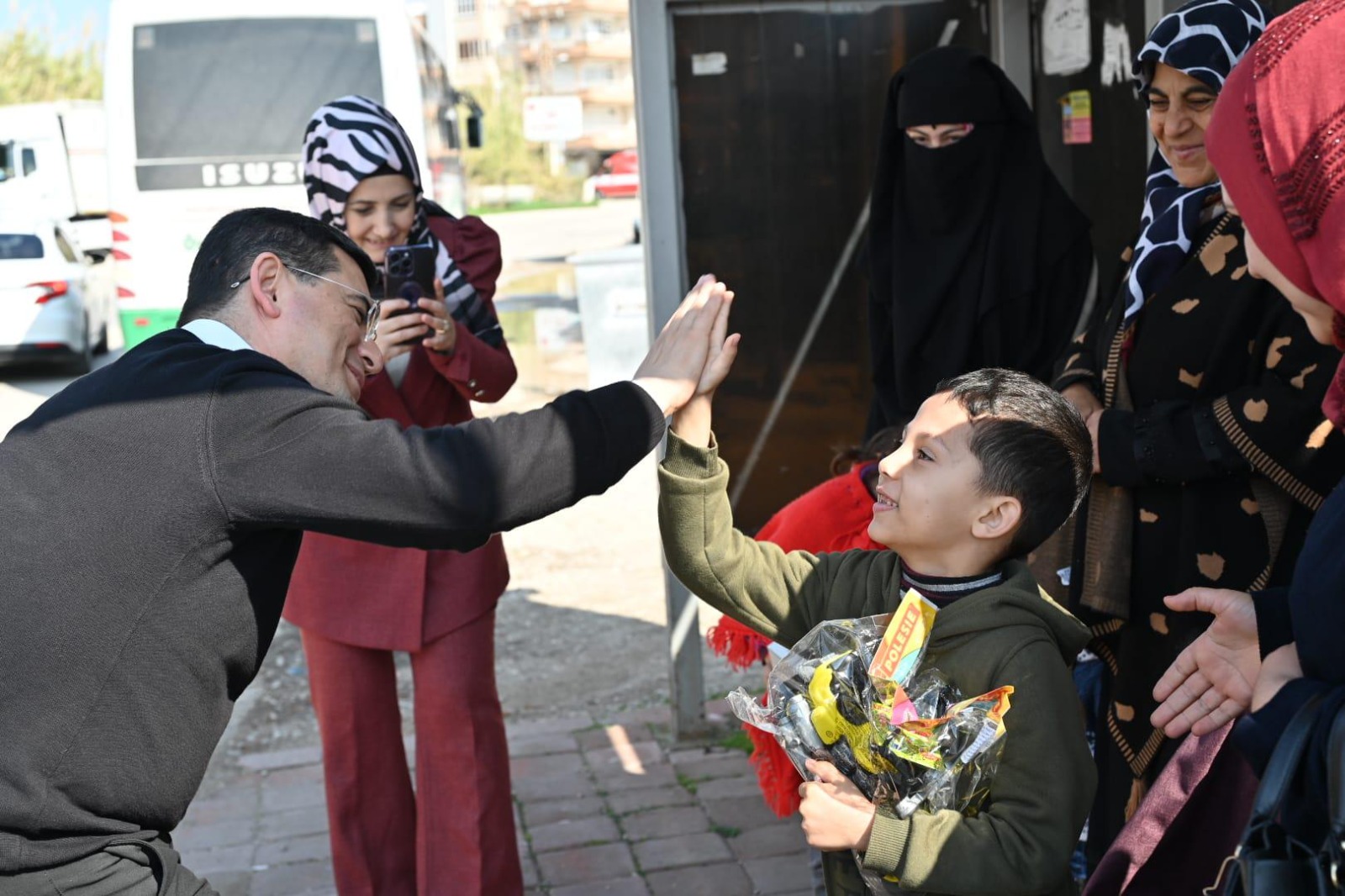 Hakan Tütüncü Finike’de seçim çalışmalarını sürdürüyor