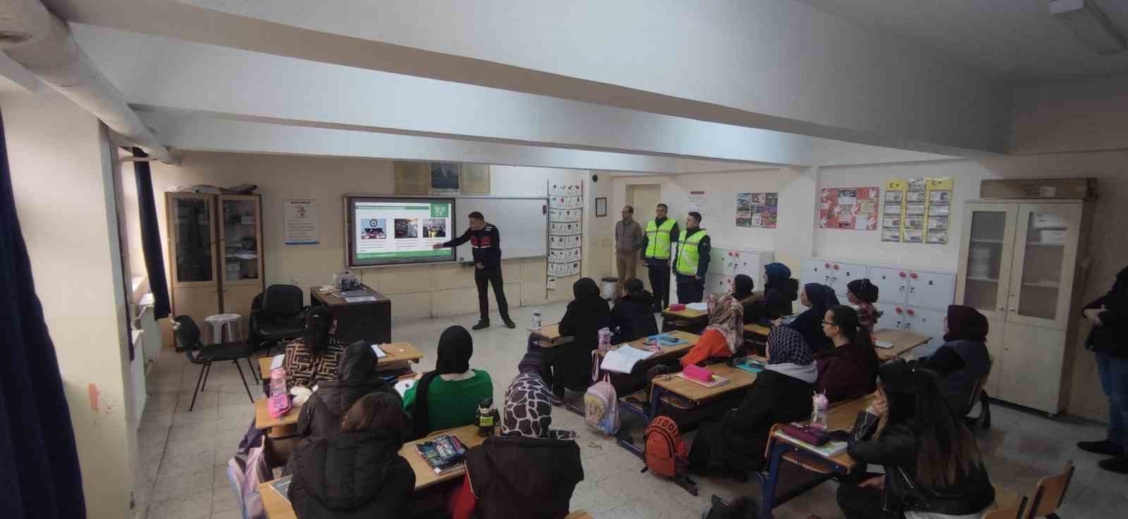 Afyonkarahisar’da en iyi narkotik polisi anne eğitimi