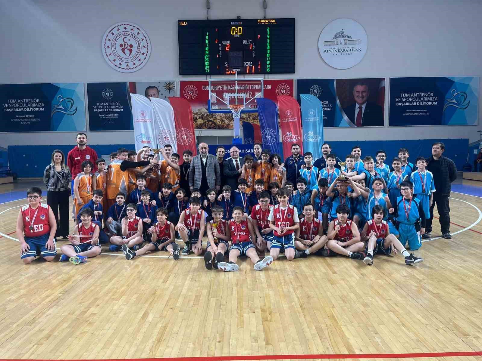 Afyonkarahisar’da okul sporları küçükler basketbol müsabakaları tamamlandı