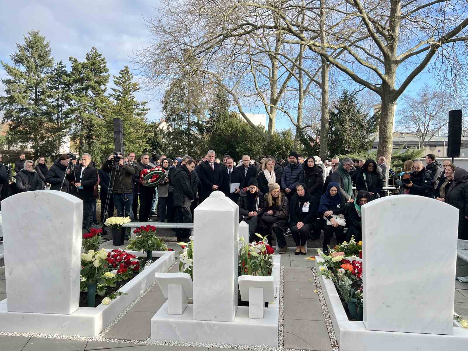 Almanya’daki ırkçı terör saldırısında hayatını kaybedenler Hanau’da anıldı