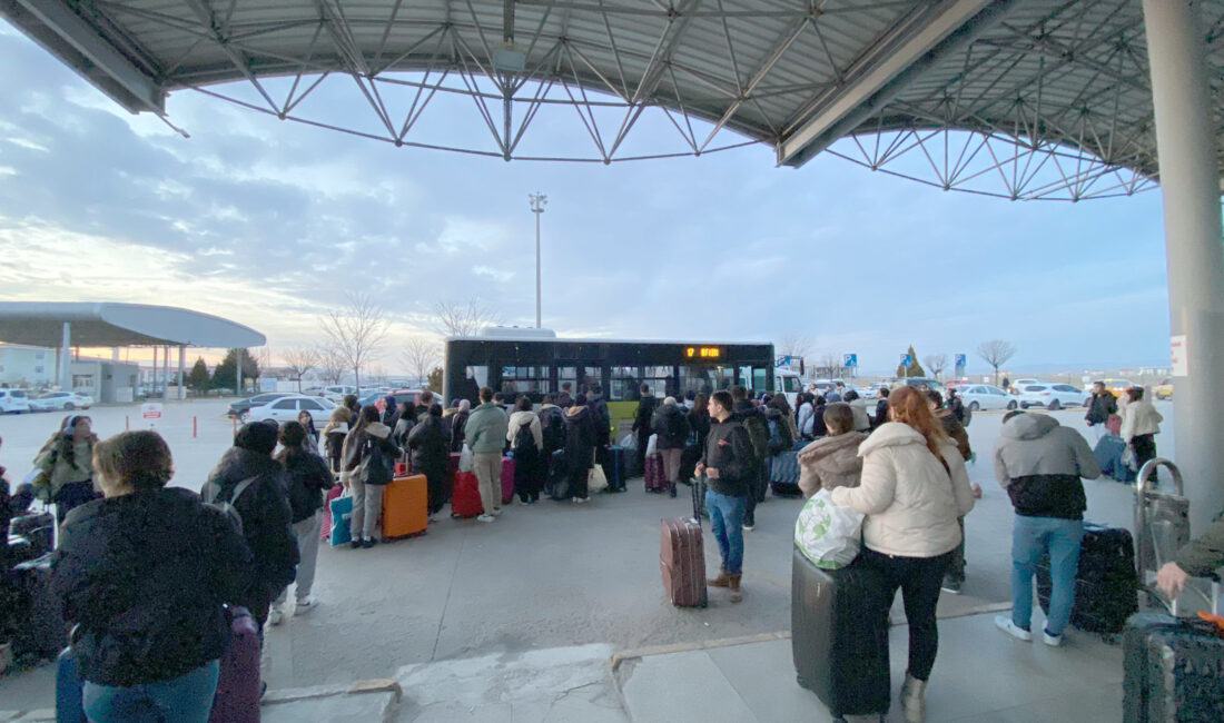 Afyonkarahisar’da otogarda ulaşım sorunuyla