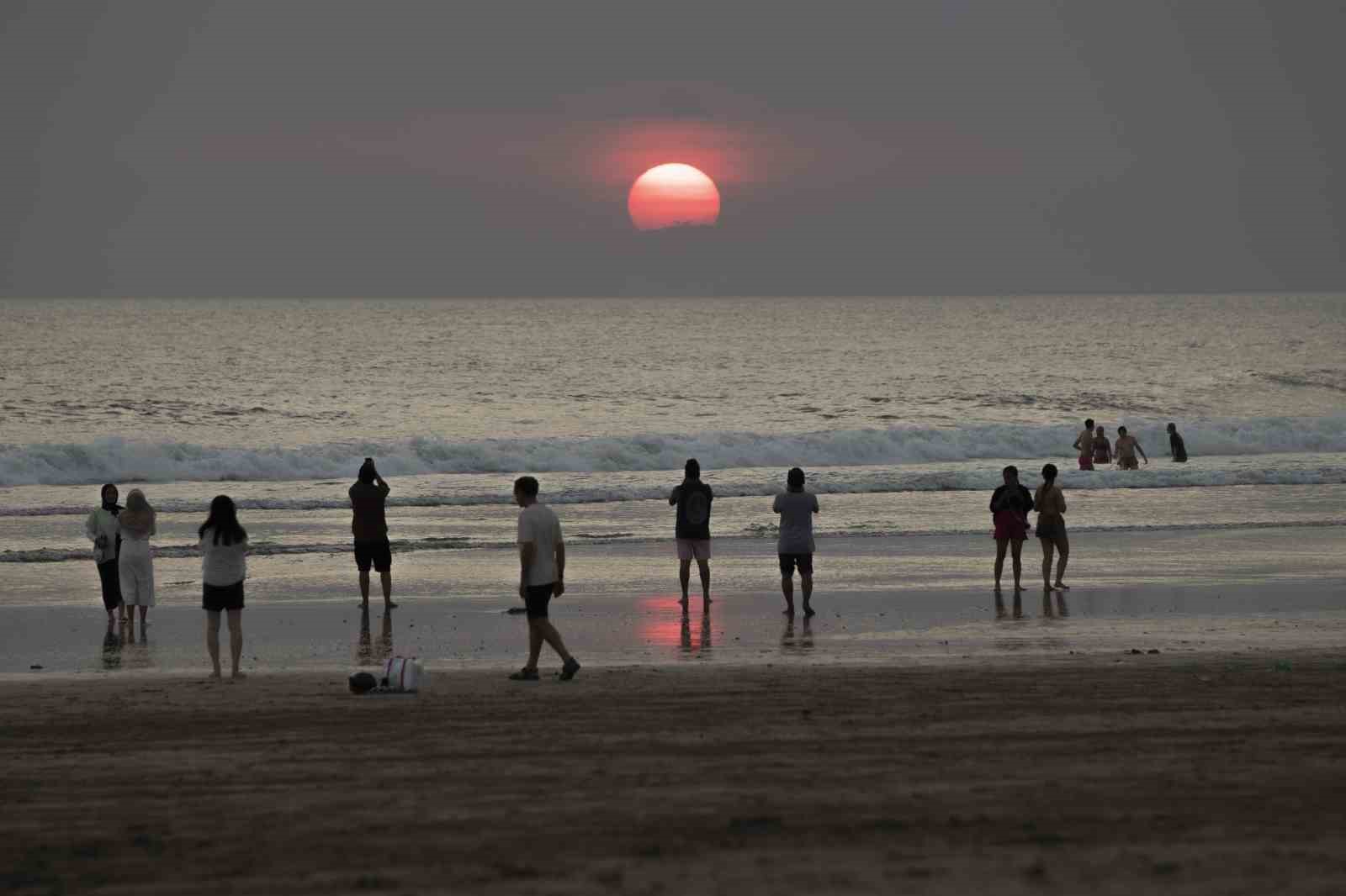 Bali’ye giden yabancı turistler 10 dolar vergi ödeyecek