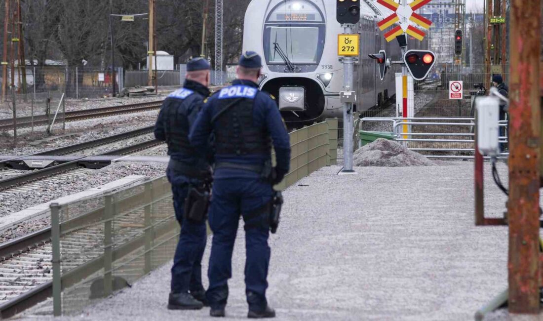 İSVEÇ’TE YÜK TRENİNİN HEMZEMİN