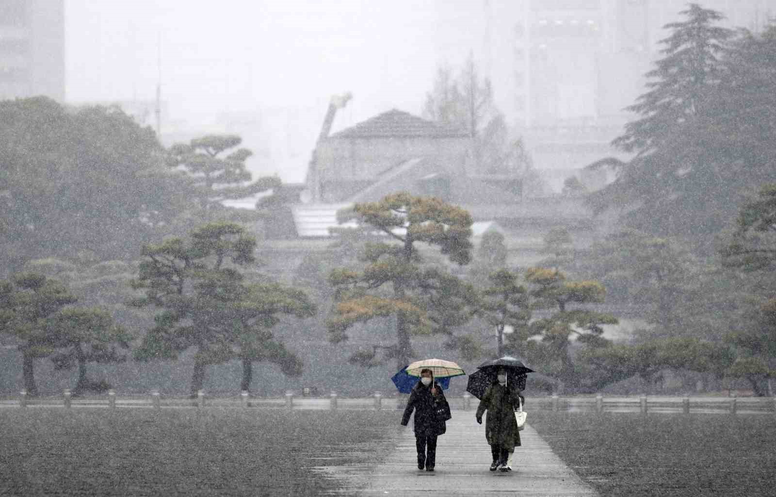 Japonya’da şiddetli kar: 160 yaralı, 132 uçuş iptal