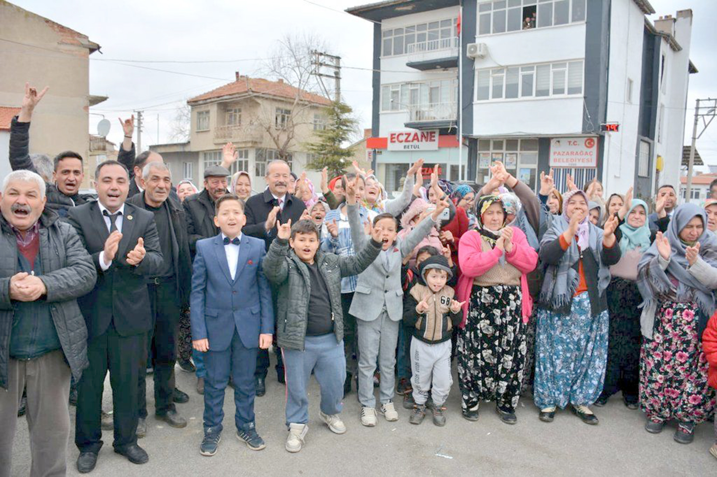 “Tüm ilçe ve beldelerde belediyelere talibiz”