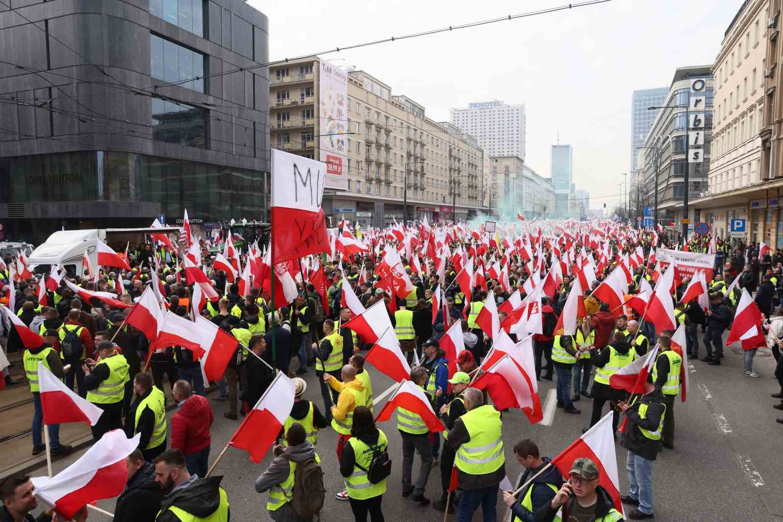 Polonyalı çiftçilerden protesto