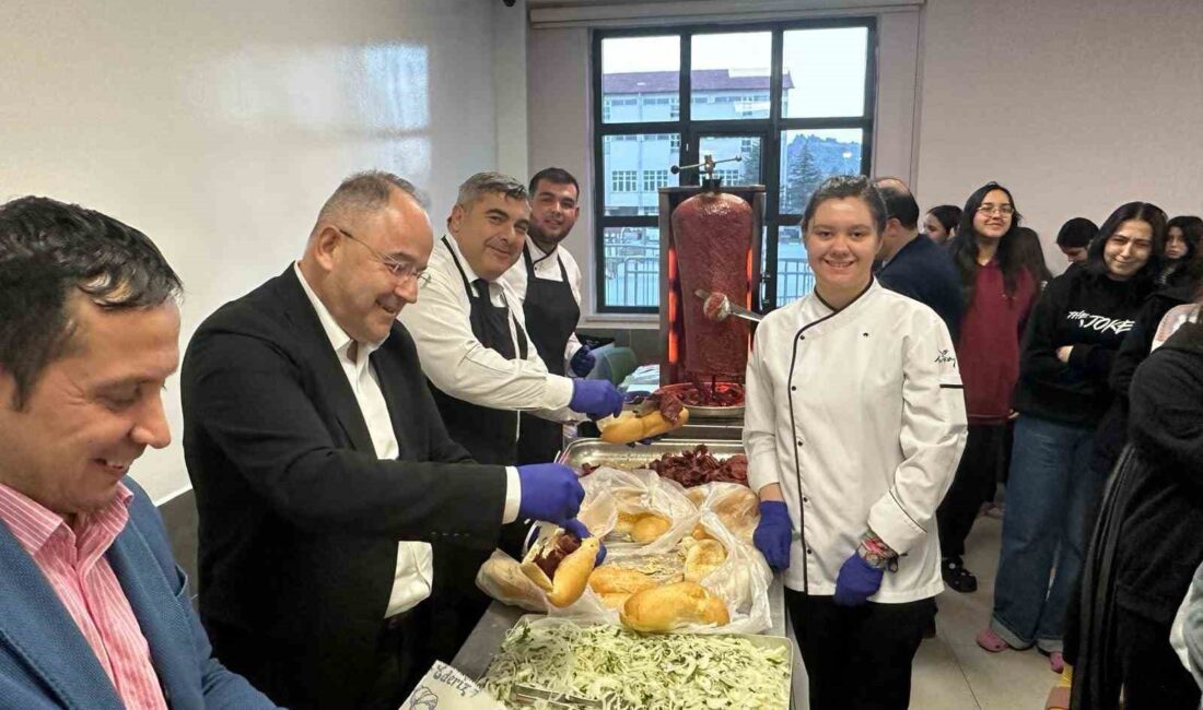 MÜDÜR SÜNNETCİ, ÖĞRENCİLERE DÖNER