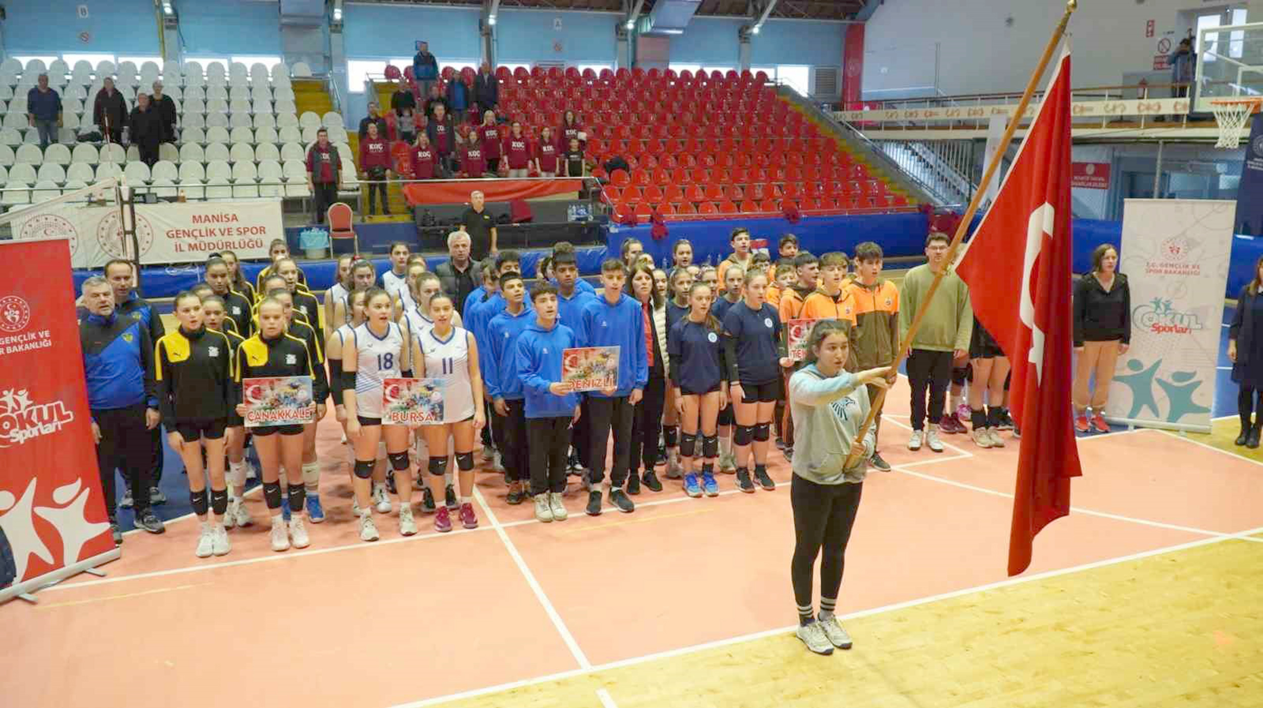 Okul sporları voleybol yarı final maçları bitti