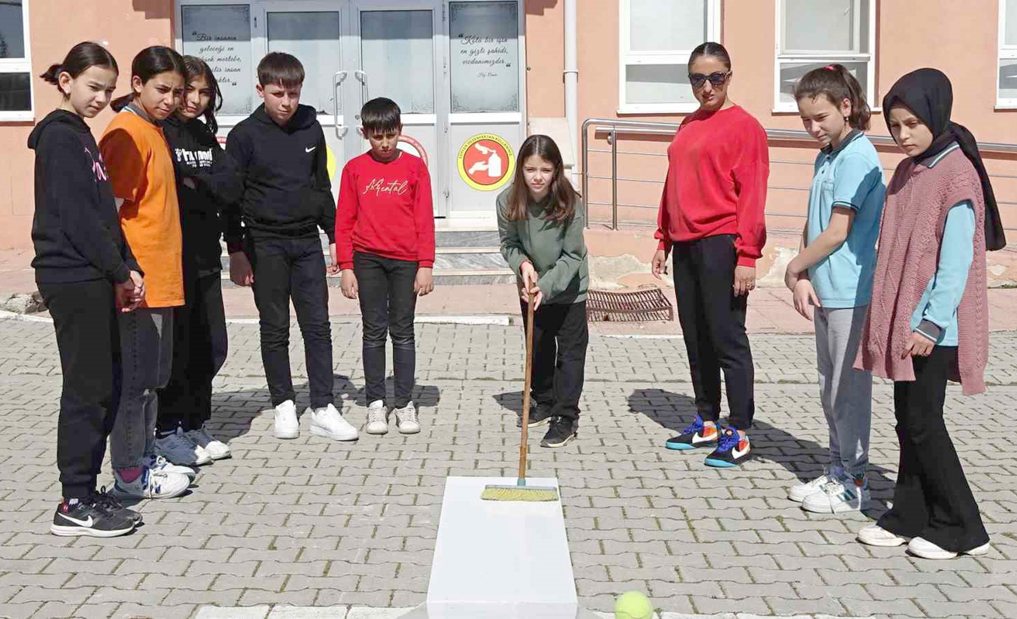 Öğrenciler ilk kez golf oynamanın sevincini yaşıyor