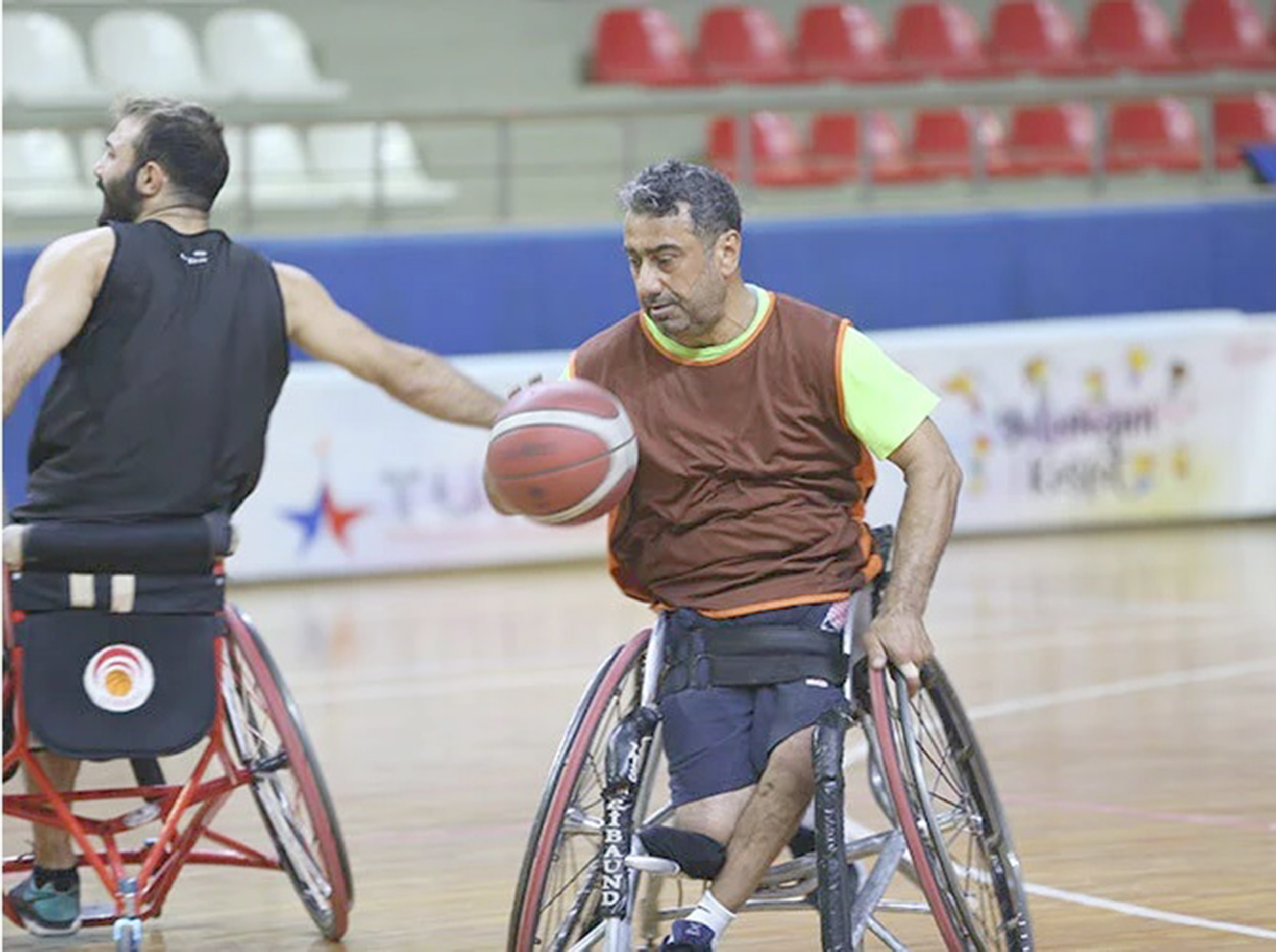 Tekerlekli sandalye basketbol takımında 32 yıldır ter döküyor