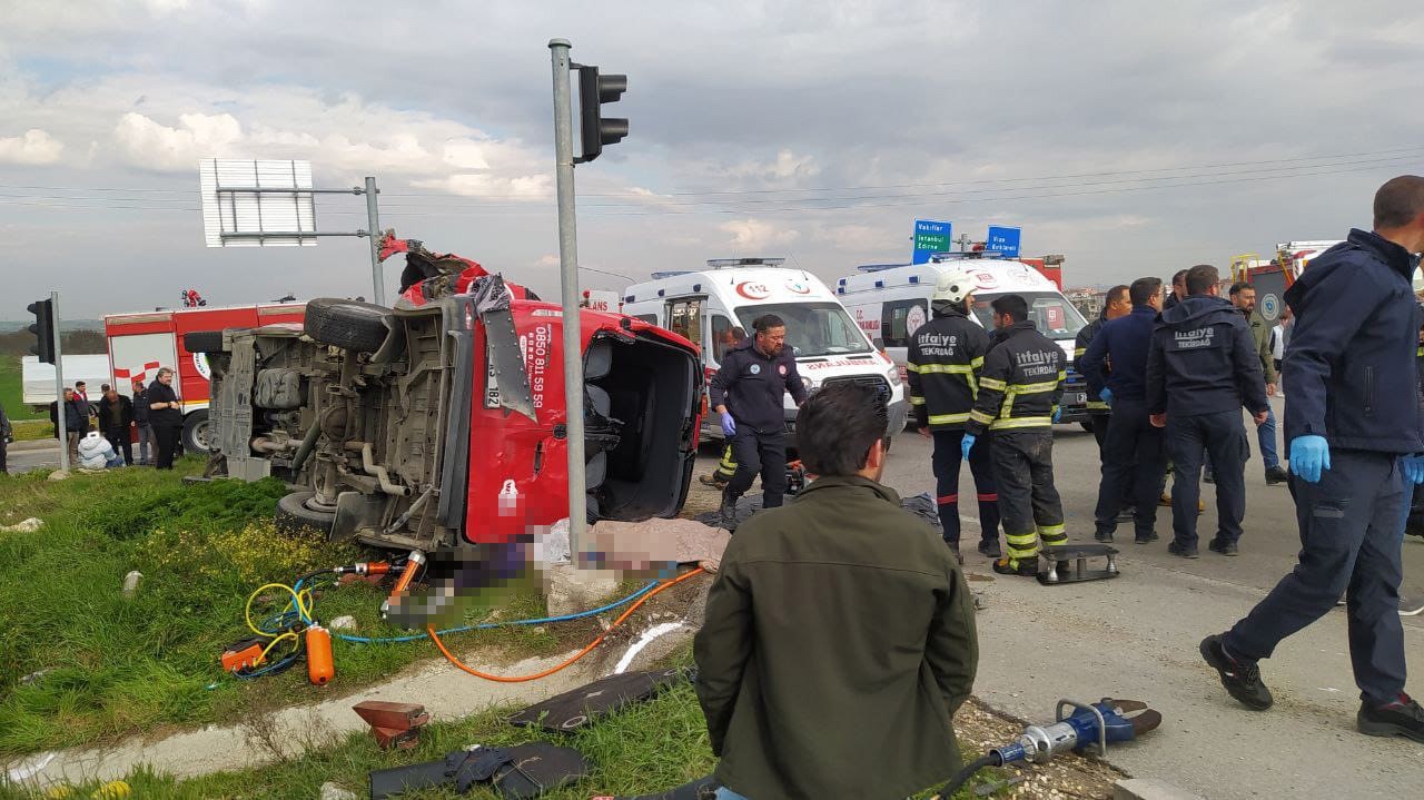 Tekirdağ’da tır, yolcu minibüsüne çarptı: 5 ölü, 10 yaralı