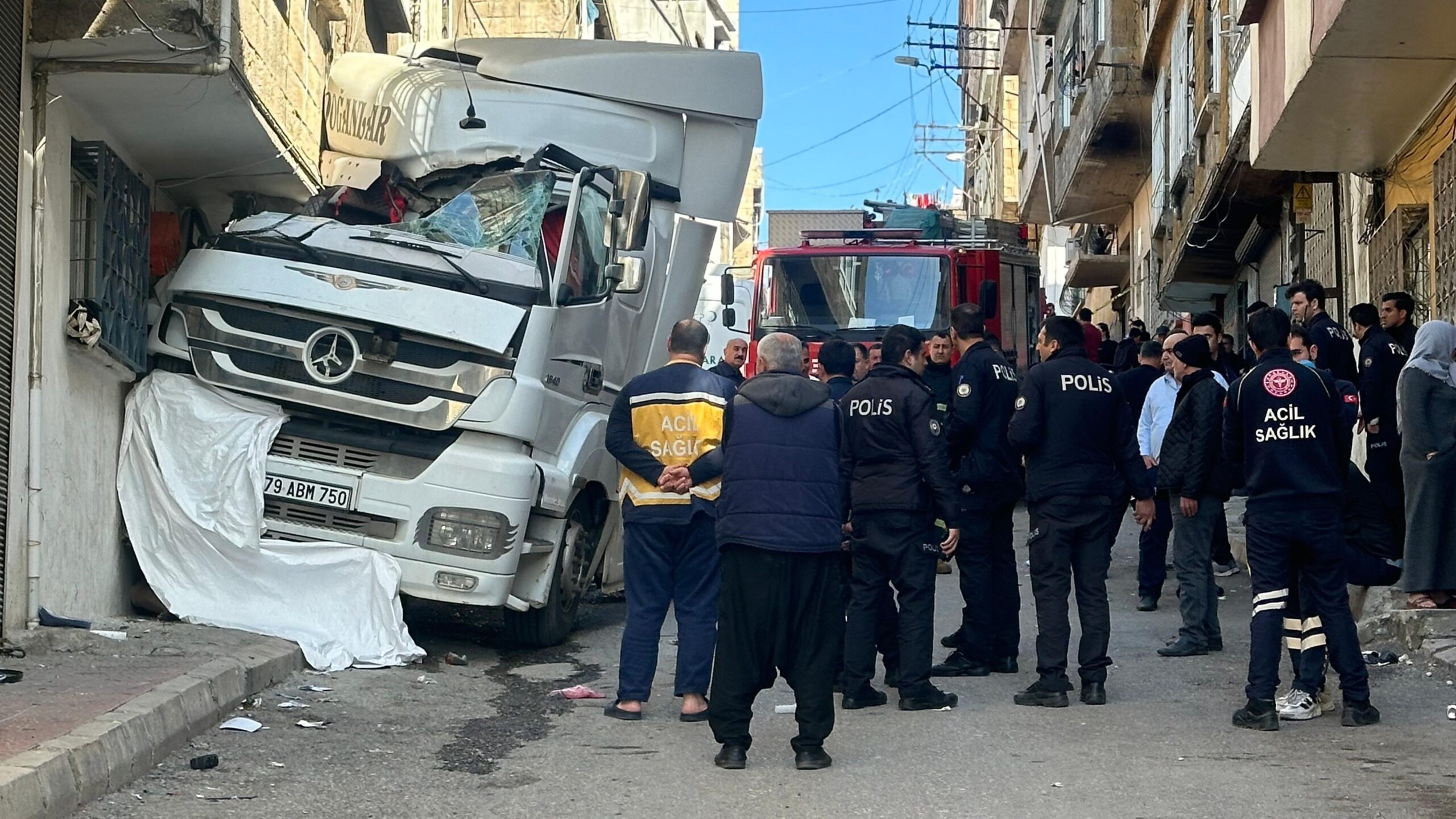 Freni boşalan tırın ezdiği kadın hayatını kaybetti!