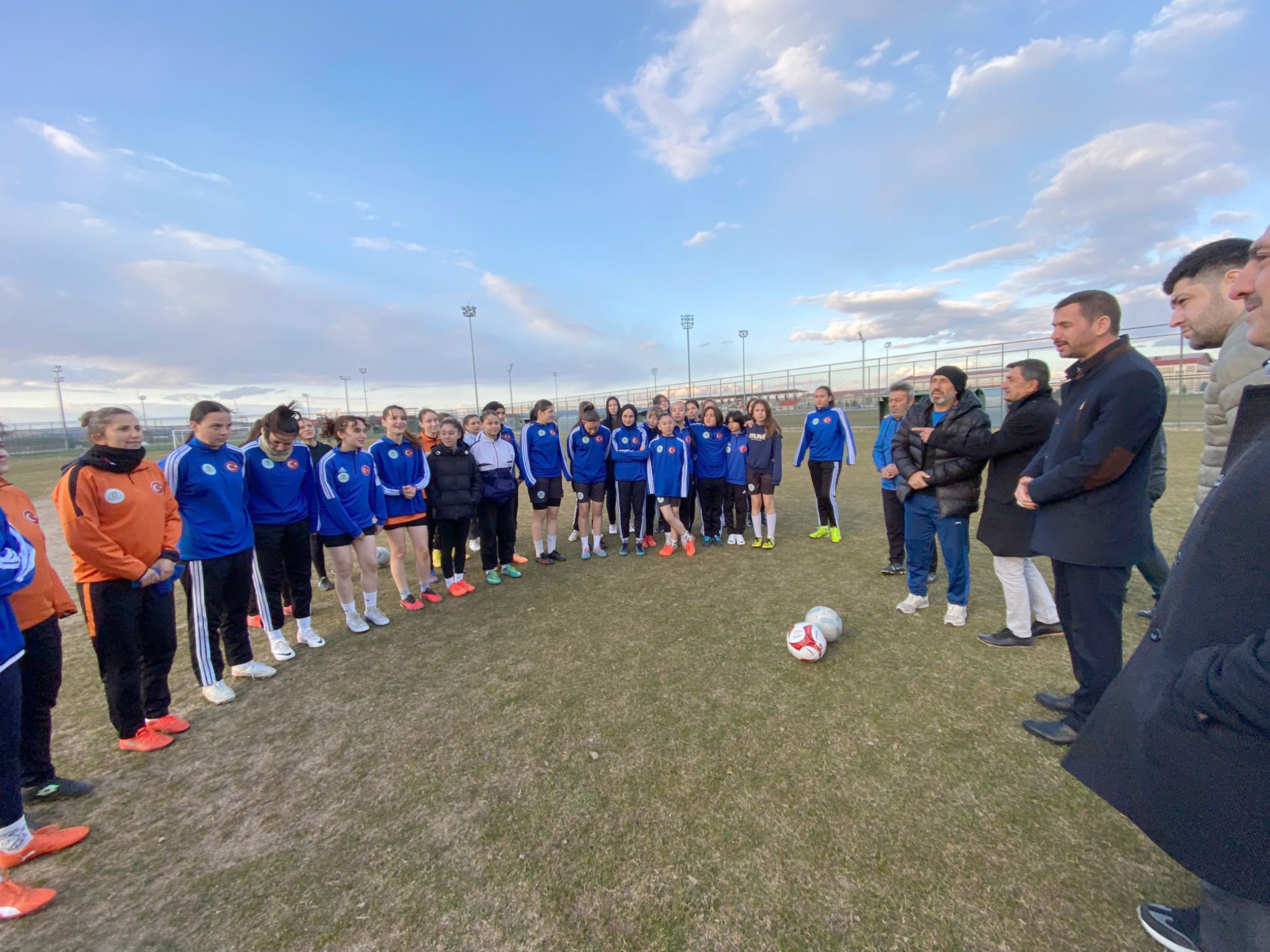 Kadın futboluna  Yağcı’dan destek