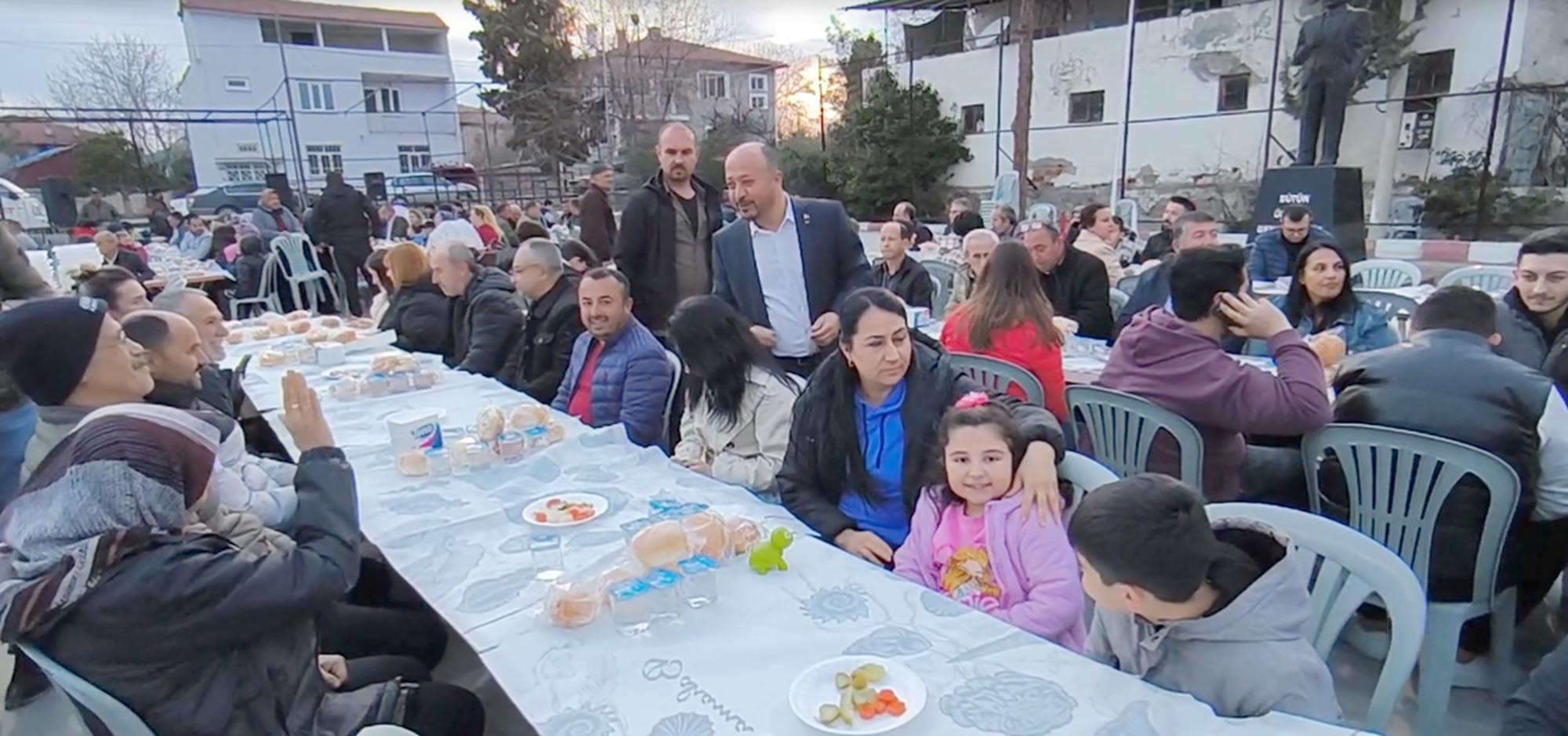 Başkan Taylan vatandaşlarla oruç açtı