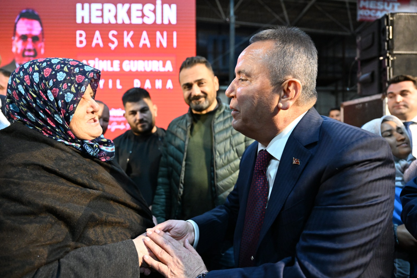 Muhittin Böcek ilk iftarı Altınova’da yaptı