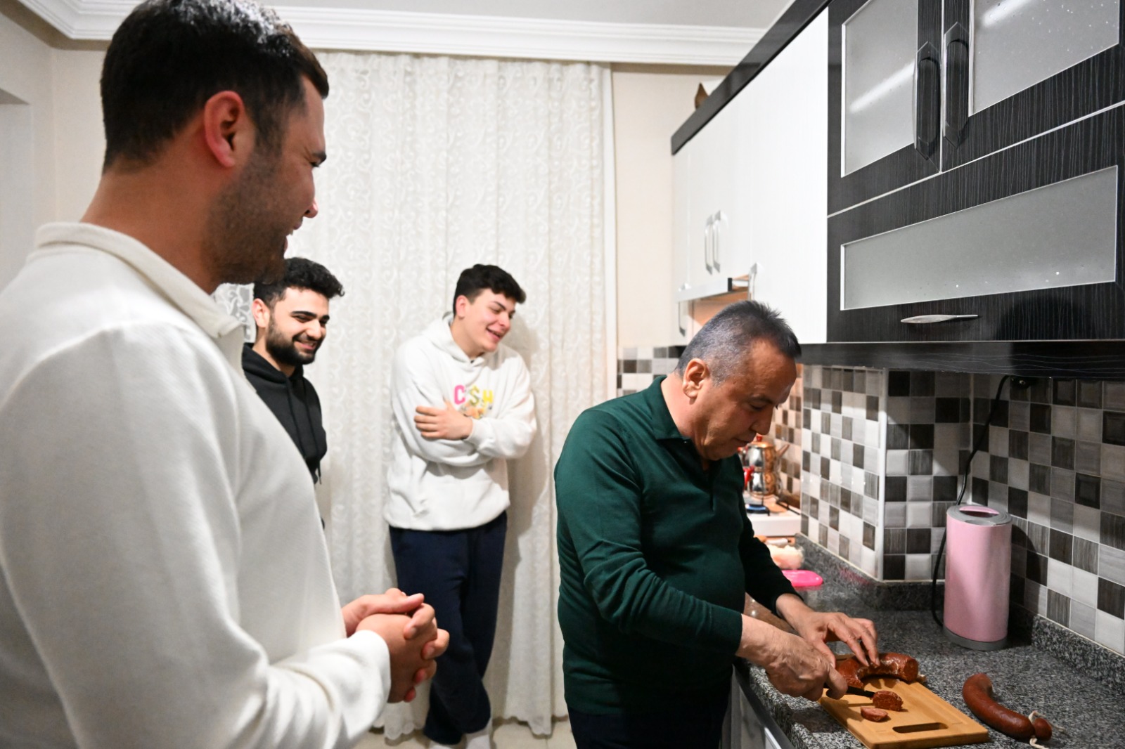 Muhittin Böcek sahurunu öğrencilerle yaptı