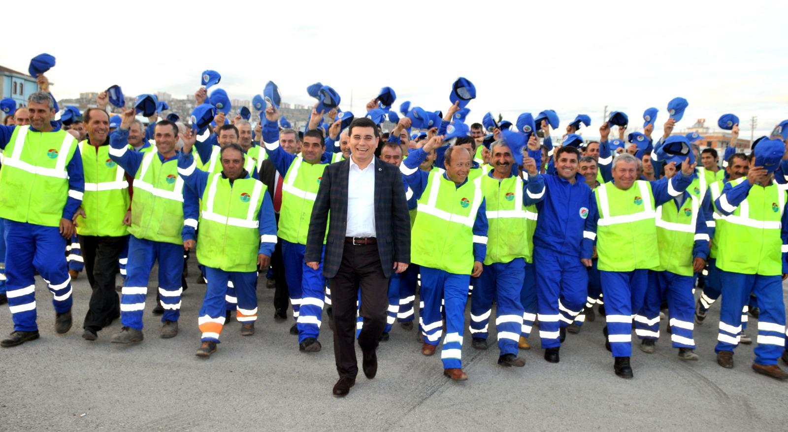 Tütüncü’den Kepez Belediye işçilerine müjde