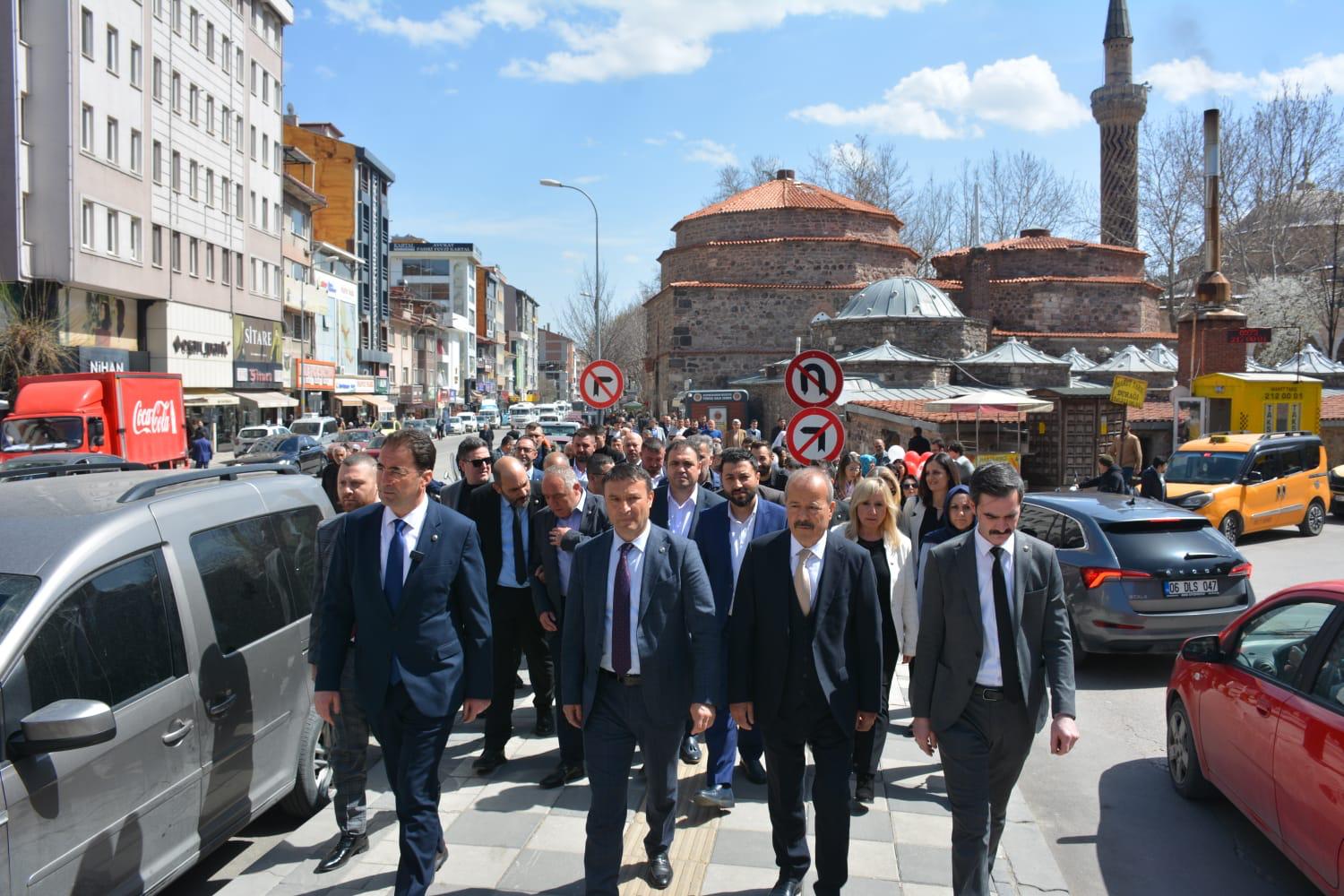 Afyon iki kutuplu siyasete mahkûm değil, çıkış noktası denge unsuru MHP’dir