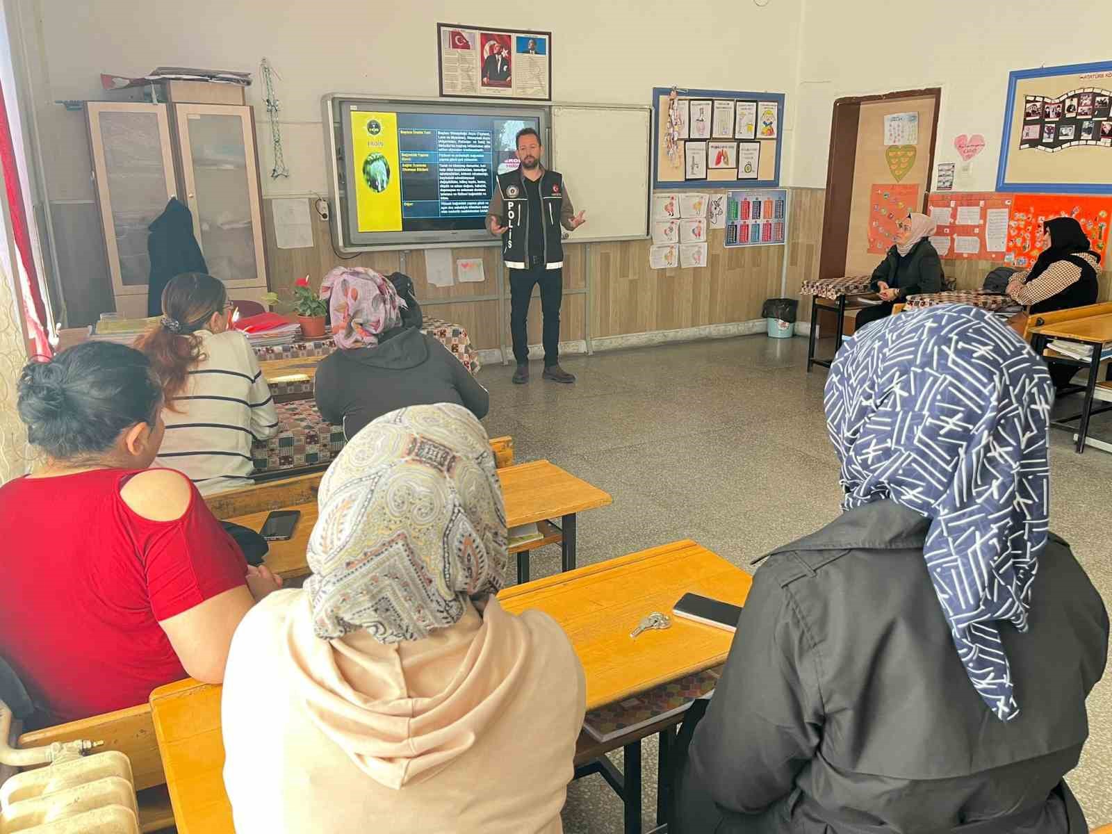 Afyonkarahisar’da ‘En İyi Narkotik Polisi Anne’ projesi anlatıldı