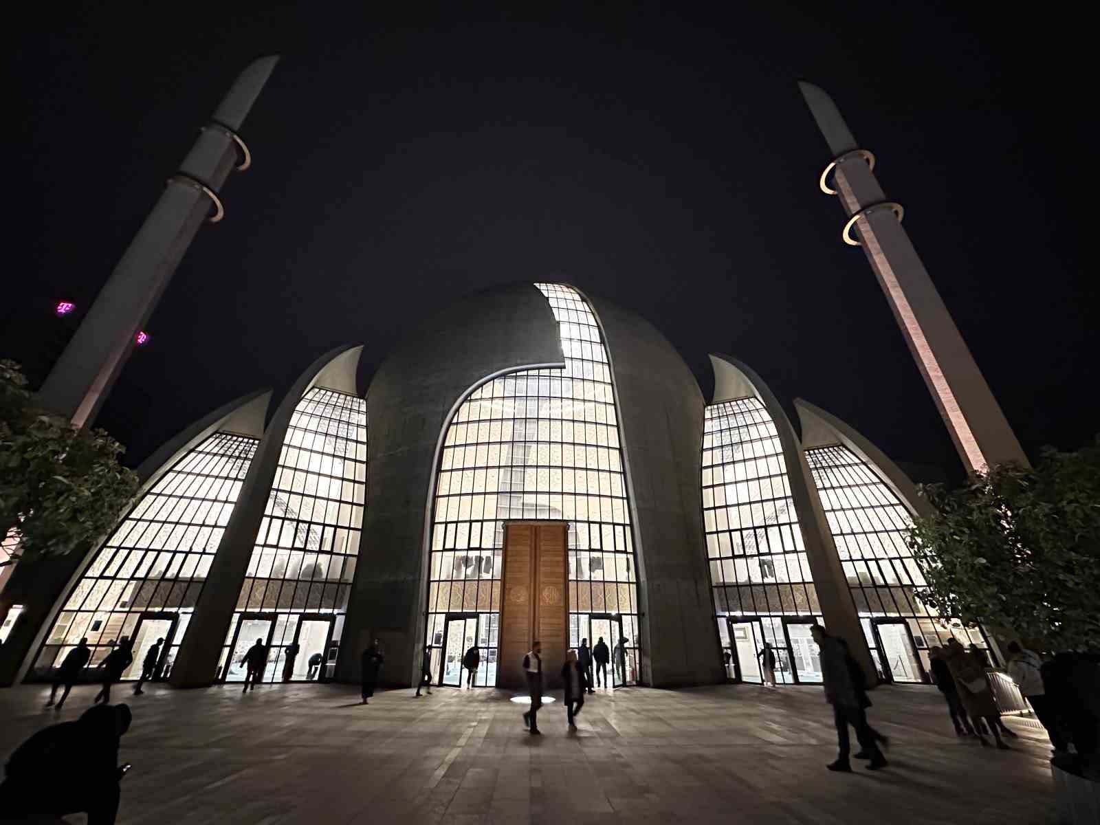 Köln kentinde ilk teravih namazı kılındı