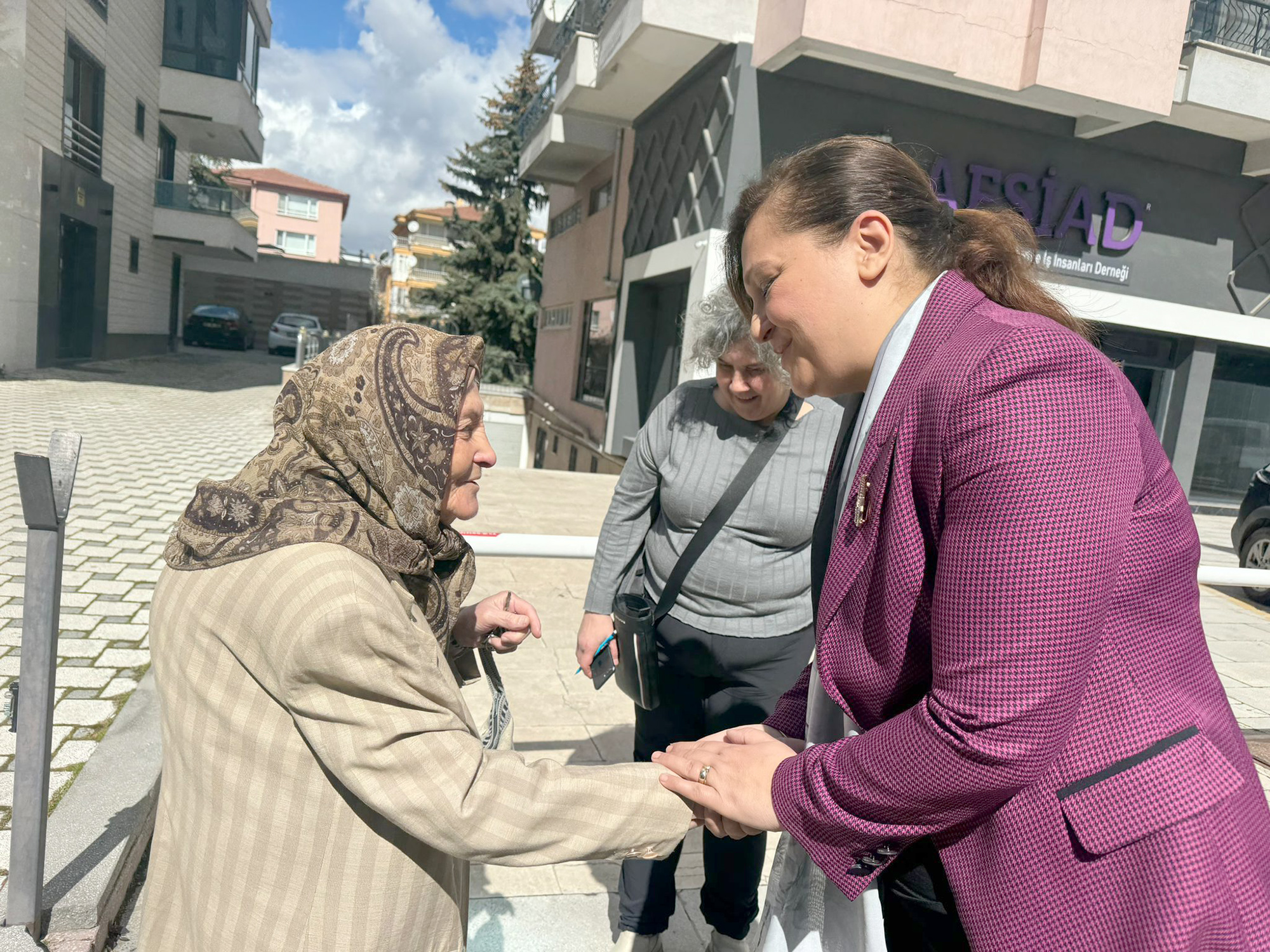 Köksal: Bu kente kadın eli değecek