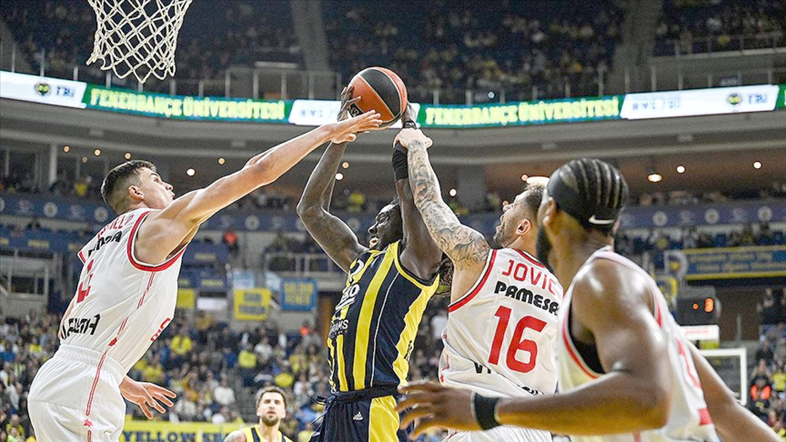 Fenerbahçe Beko rekor kırarak kazandı