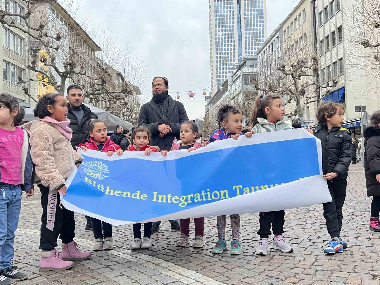 Frankfurt’un ana caddesi Ramazan ayı için aydınlatıldı